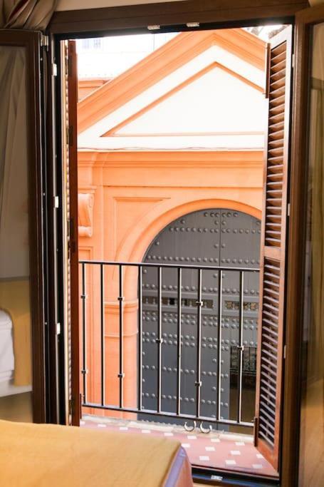Modern & Nice Apartment. Old Town. Private Parking Sevilla Bagian luar foto