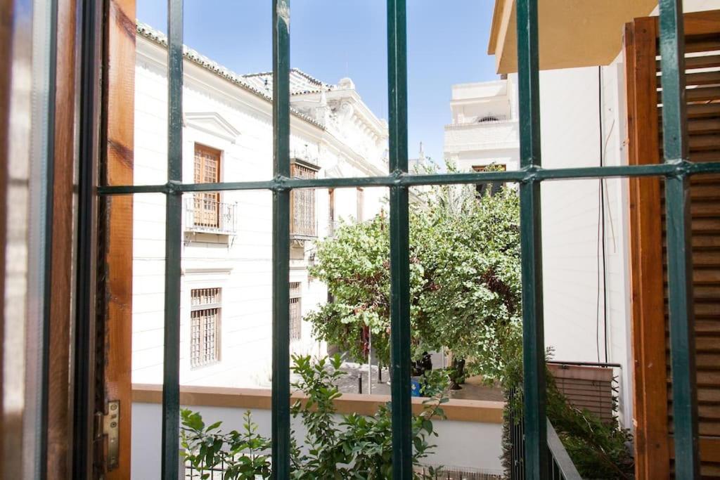 Modern & Nice Apartment. Old Town. Private Parking Sevilla Bagian luar foto