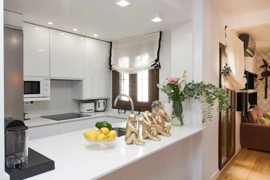Modern & Nice Apartment. Old Town. Private Parking Sevilla Bagian luar foto